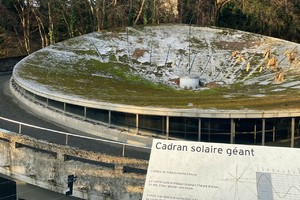 Lausanne - Cadran solaire du toit de l'Espace des Inventions Image 2