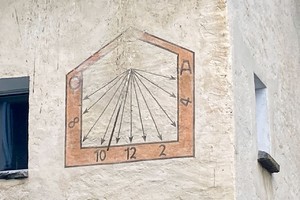 Brigue-Glis - Cadran solaire du bâtiment Lambienhaus Image 3