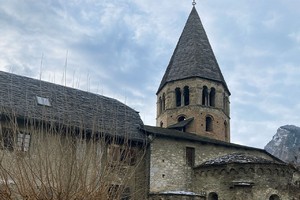 Saint-Pierre-de-Clages - Cadran solaire sur une église ... Image 1