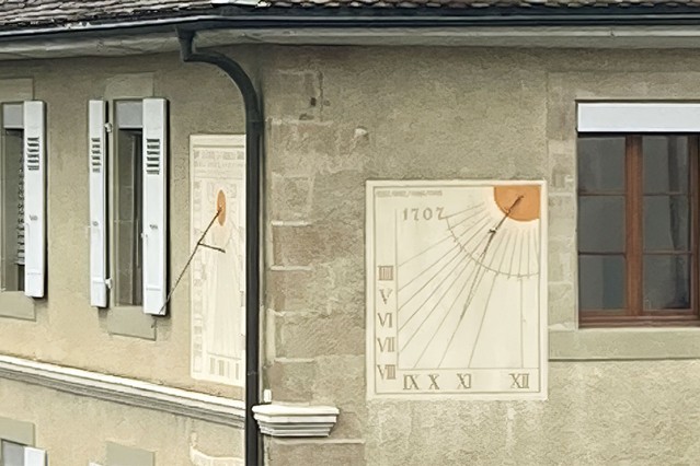 Nyon - Cadran solaire double de la place du château
