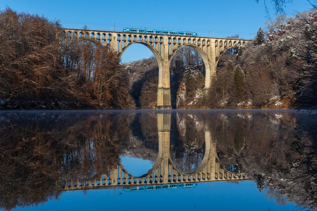 Grandfey, viaduc ferroviaire historique sur la ligne ...
