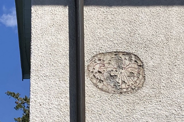 Aigle - Vestige d'un cadran solaire sur la cure du Cloître