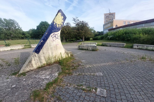 Belfort - Cadran solaire du parc de la Douce